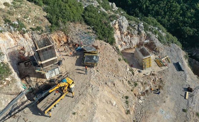 Dilovası Hastane yolunda köprü ayakları yükseliyor