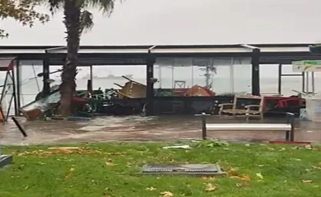 Eskihisar’da denize sıfır Restoranı fırtına yerle bir etti