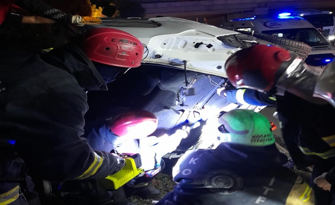 İşçi servisi ile otomobilin karıştığı kazada 14 kişi yaralandı