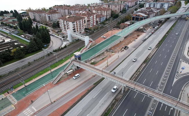 Tramvay hattı durağına 78 araçlık otopark