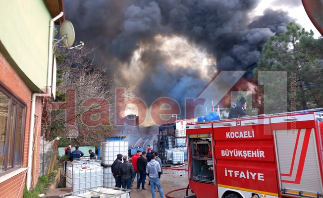 Gebze'de bulunan bir boya üretim tesiste yangın çıktı