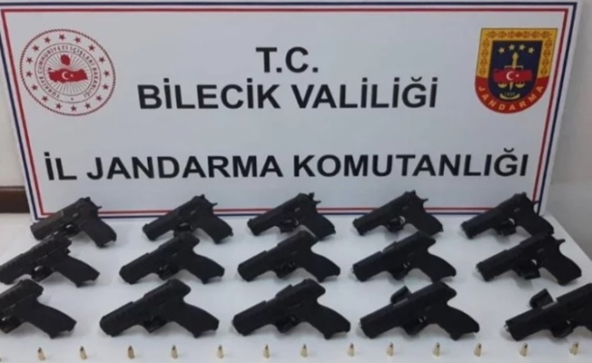 Bozüyük'te ruhsatsız tabancalara el konuldu
