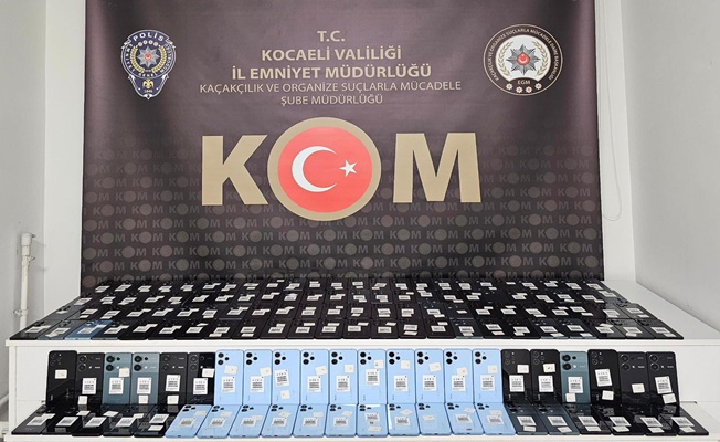 TEM'de durdurulan araçtan gümrük kaçağı cep telefonları çıktı!