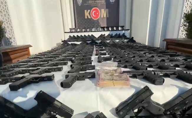 Emniyetten silah kaçakçılarına büyük operasyon… Yüzlerce silah ele geçirildi!
