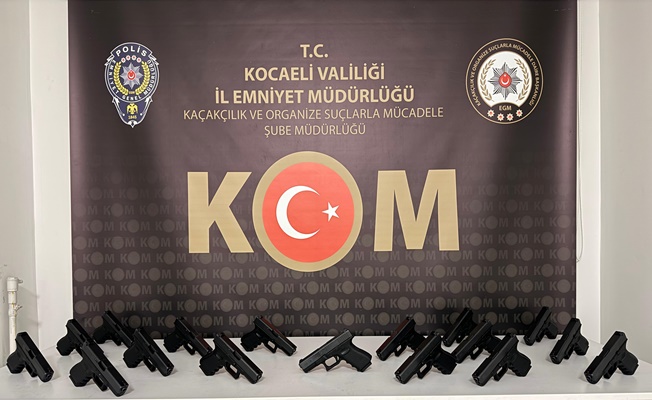 Kocaeli'de durdurulan araçta zulalanmış 17 tabanca ele geçirildi!