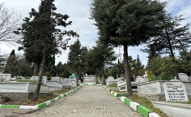Çayırova’da mezarlıklar bayrama hazır   