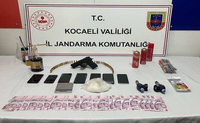 Jandarma operasyonunda evden Uyuşturucu, para, silah çıktı!