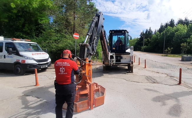 Büyükşehir, yol güvenliği için baca ve ızgaraları yeniliyor;