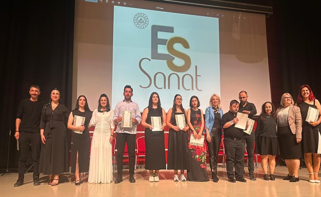 ES SANAT KİŞİSEL GELİŞİM KURSU SAHNE ZAMANI DEDİ