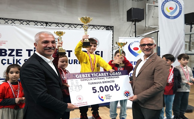 GEBZE’DE GENÇLER SATRANÇTA BULUŞTU