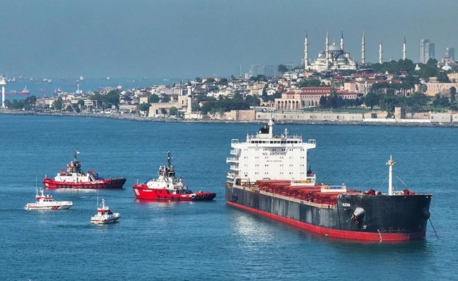 İstanbul Boğazı’nda gemi trafiği çift yönlü askıya alındı