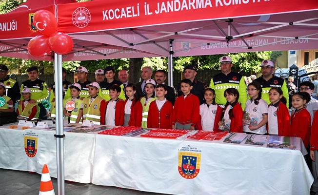 Vali İlhami Aktaş, Ulugazi İlkokulu Öğrencileriyle Gerçekleştirilen Trafik Haftası Etkinliklerine Katıldı