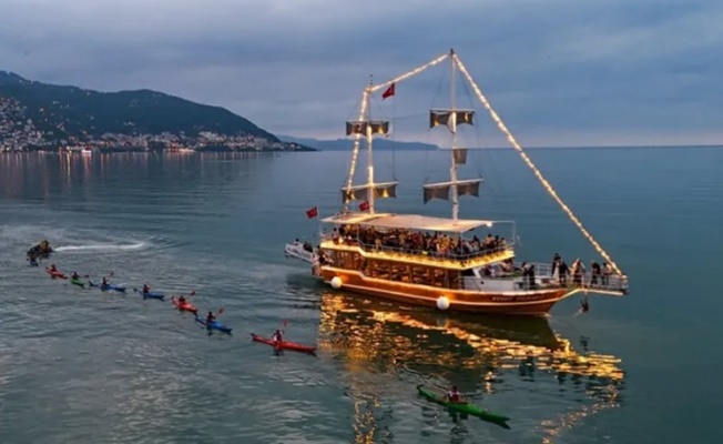 Karadeniz kanolarla renklendi