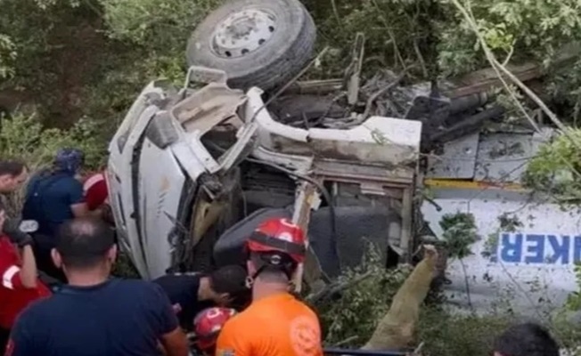 Bursa Kestel'de yangına su taşıyan tanker devrildi: 3 ölü