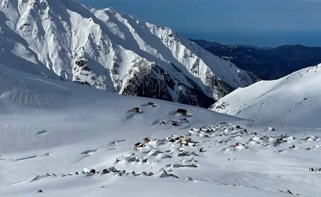 Temmuz ayında Rize ve Trabzon’un yaylaları beyaza büründü