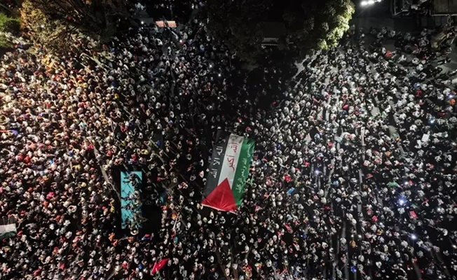 İstanbul’da “Gazze’ye Umut Işığı Ol” yürüyüşüne yoğun ilgi