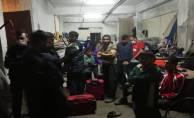 Kocaeli'de 46 kaçak göçmen hurdacı dükkanında yakalandı!