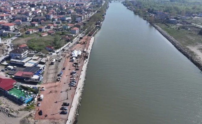 Sakarya'da nehrin denizle buluştuğu noktada çalışmalar tam gaz