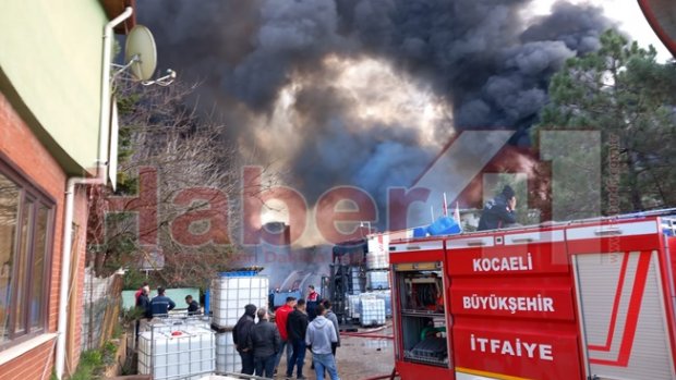 Gebze'de bulunan bir boya üretim tesiste yangın çıktı. 