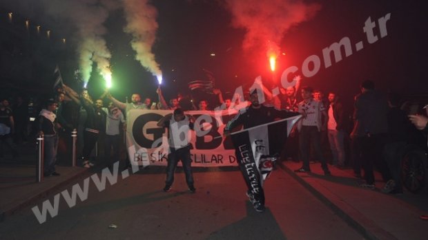 Gebze'de Beşiktaş'ın Şampiyonluk kutlamaları renkli geçti