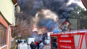 Gebze#039;de bulunan bir boya üretim tesiste yangın çıktı. 
