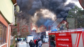 Gebze'de bulunan bir boya üretim tesiste yangın çıktı. 